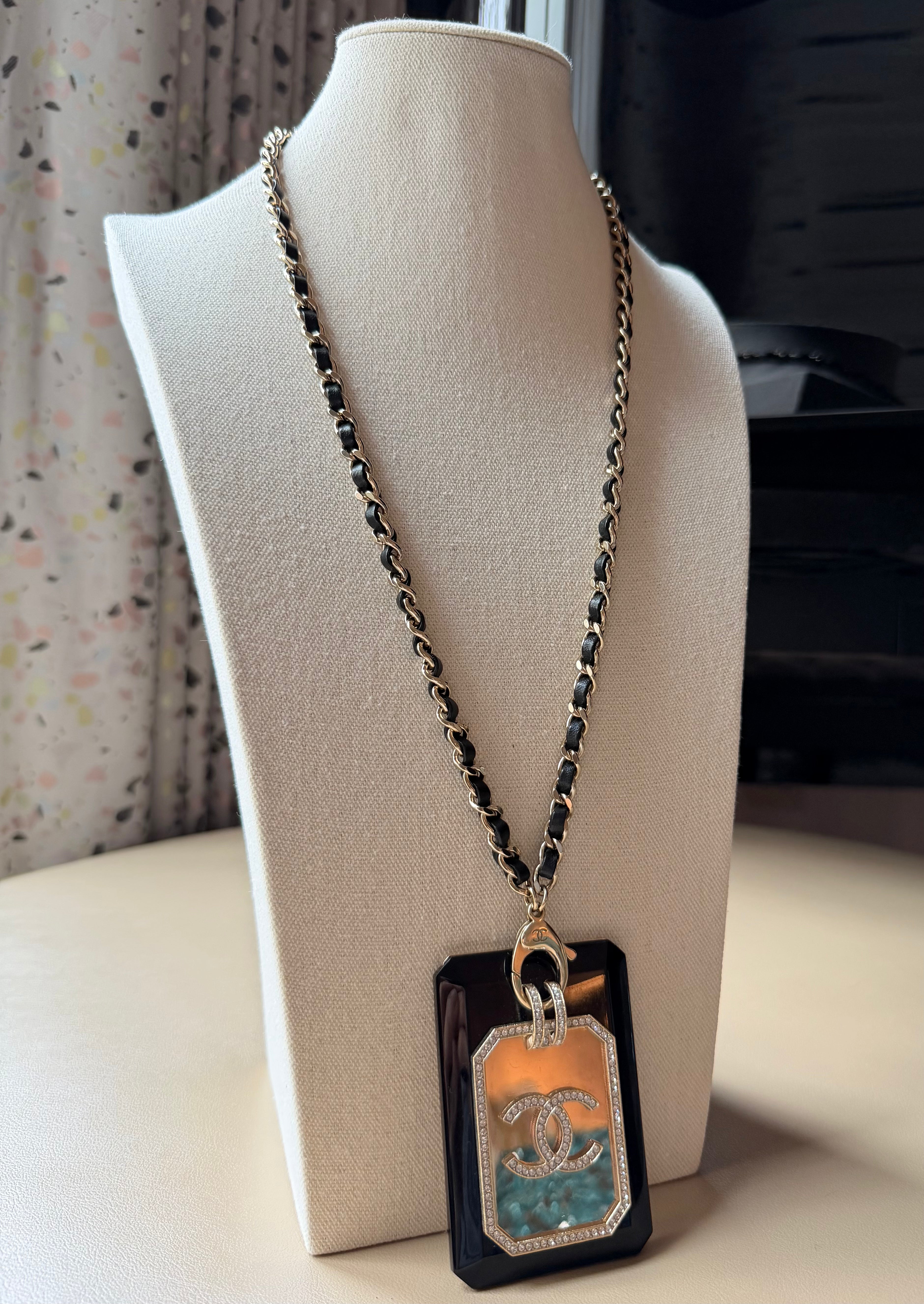 2021 Resin Lariat Card Holder Necklace