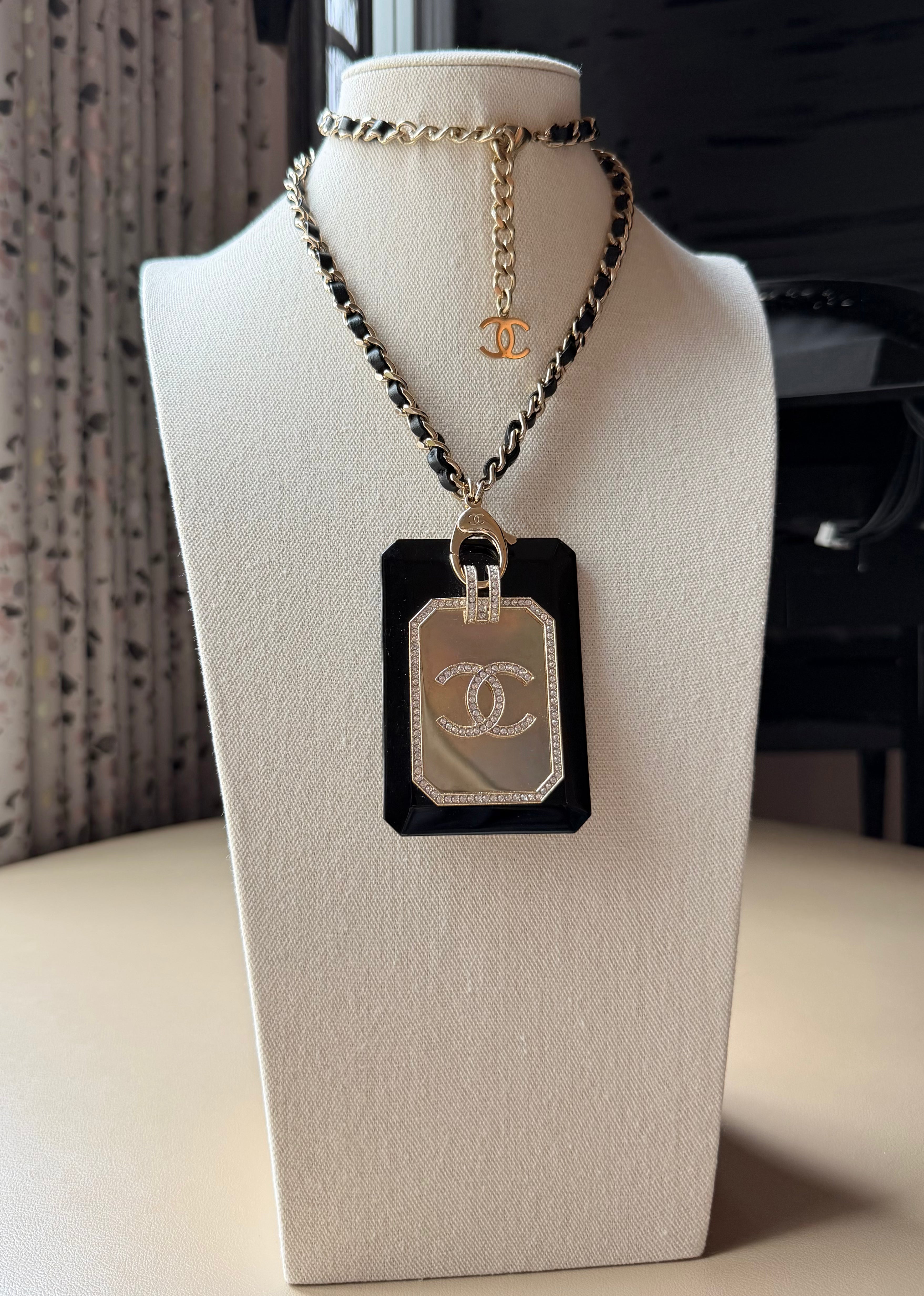 2021 Resin Lariat Card Holder Necklace