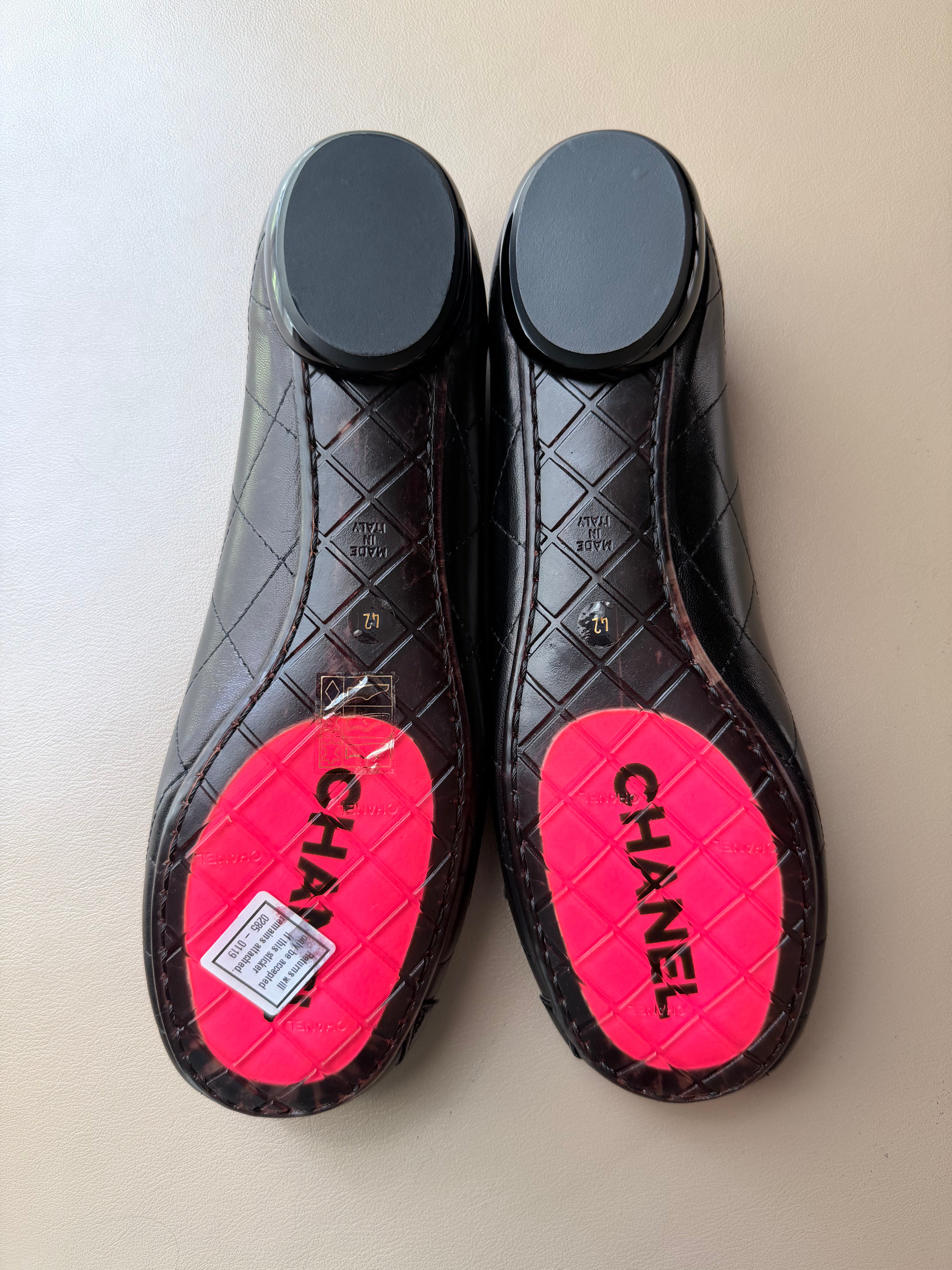 NIB Black Quilted Lambskin "CC" Ballet Flats with Bow