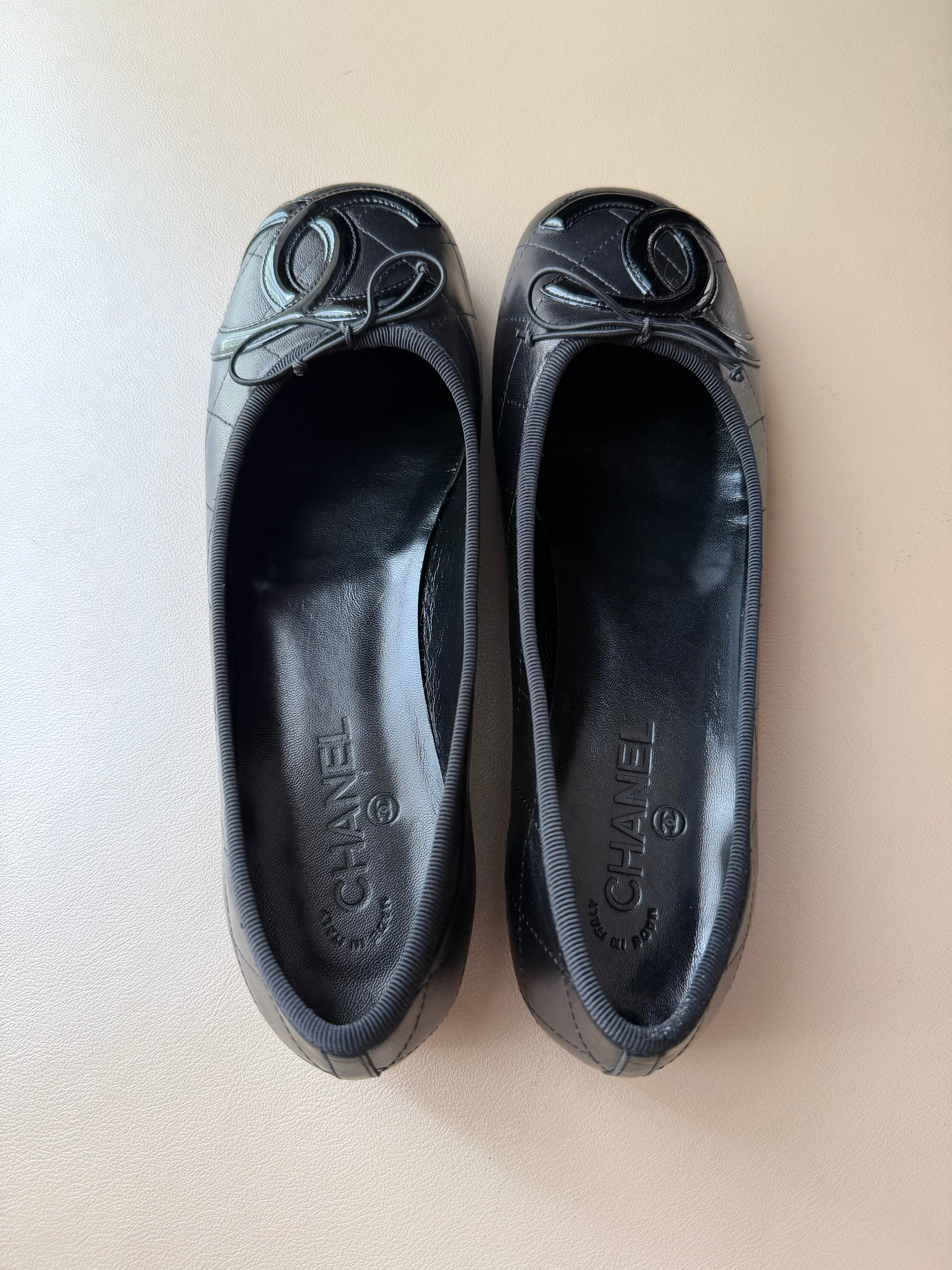 NIB Black Quilted Lambskin "CC" Ballet Flats with Bow