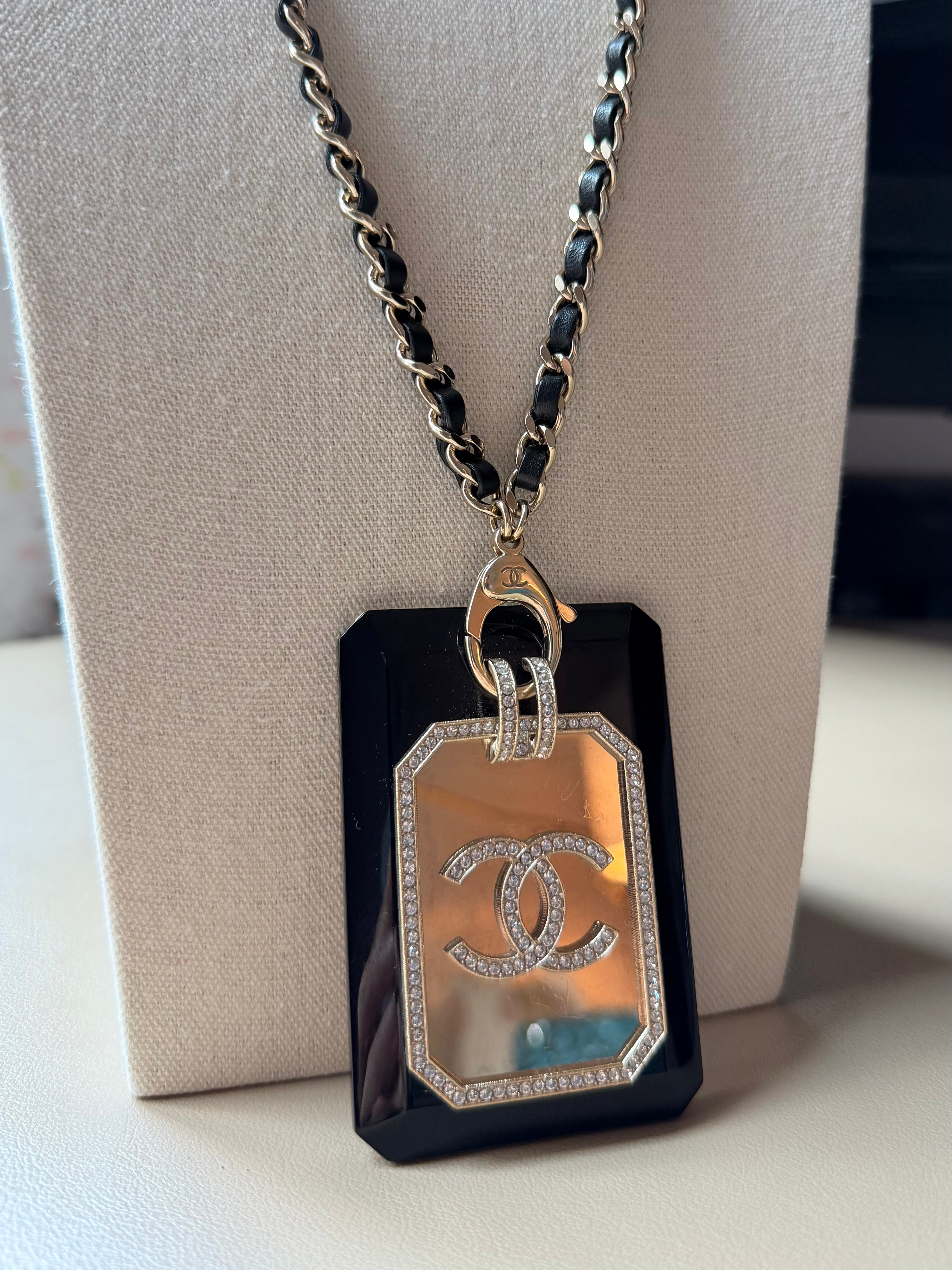 2021 Resin Lariat Card Holder Necklace