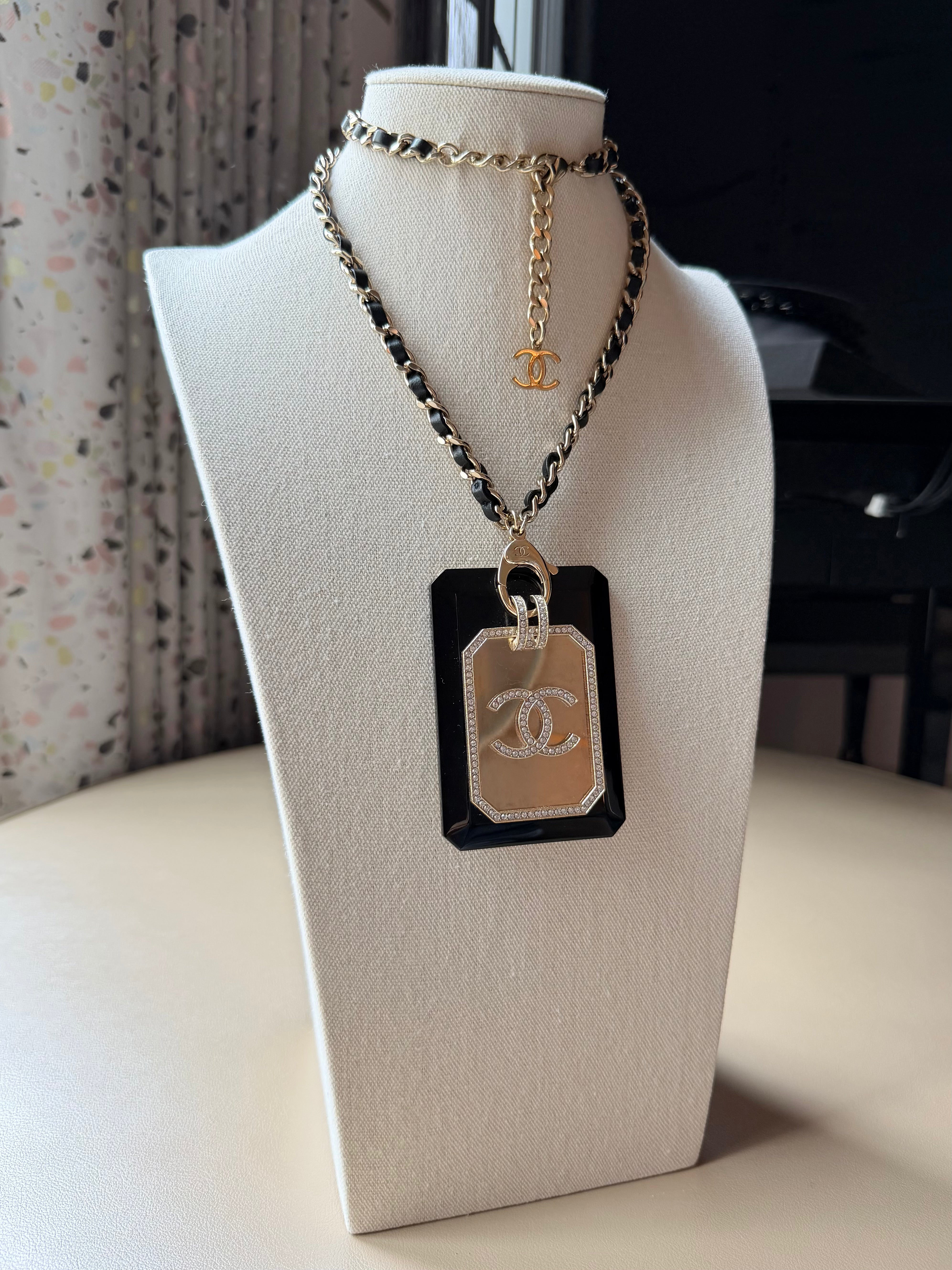 2021 Resin Lariat Card Holder Necklace
