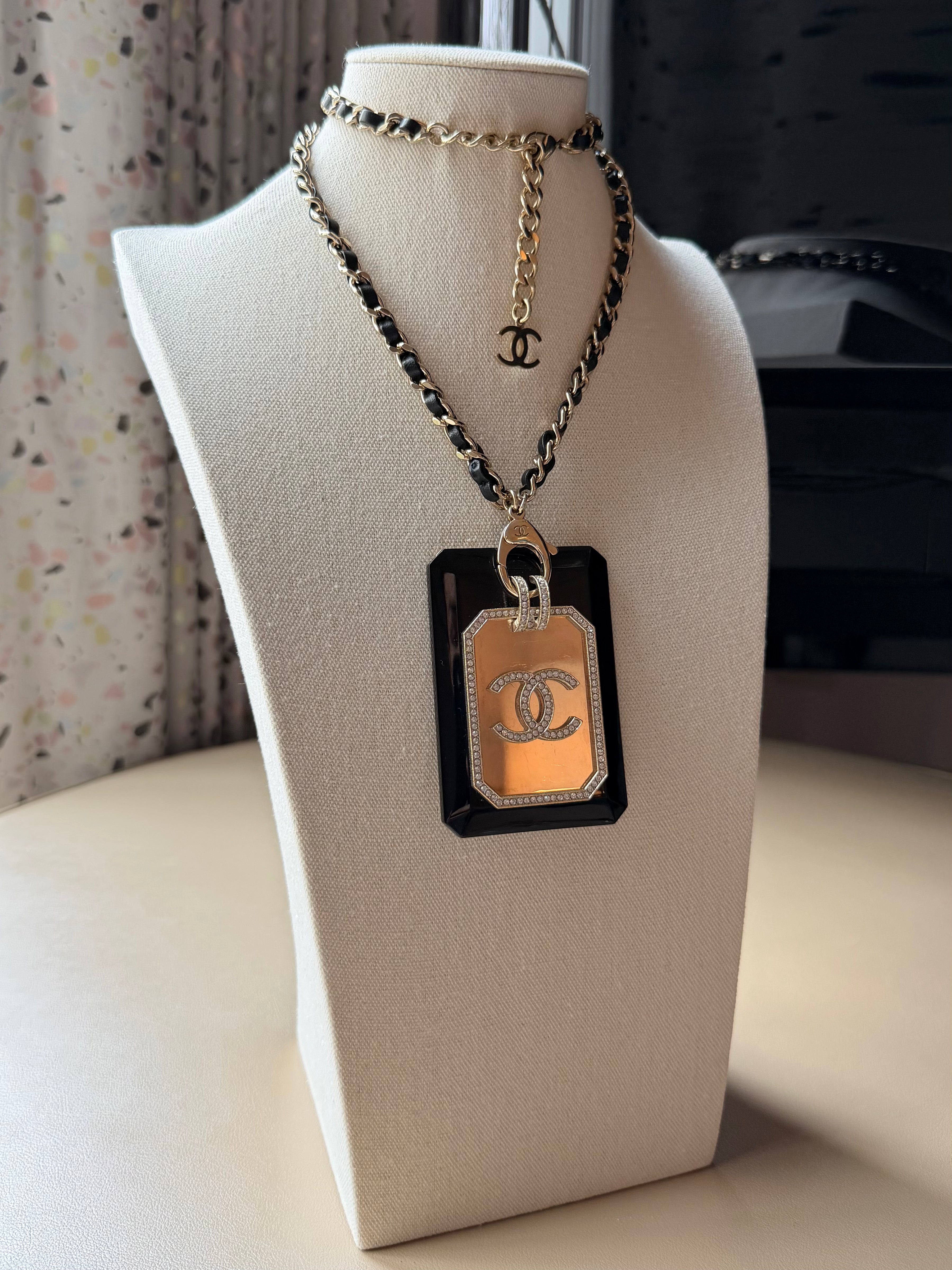2021 Resin Lariat Card Holder Necklace